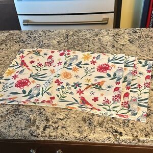 NWOT Set of 4 Floral Bird Print Placemats